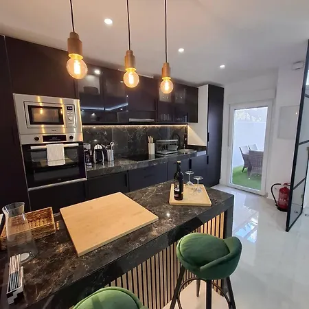 Happy Travel Renovated Duplex * Μαρμπέλλα