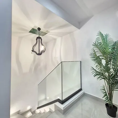 Happy Travel Renovated Duplex Apartment Marbella