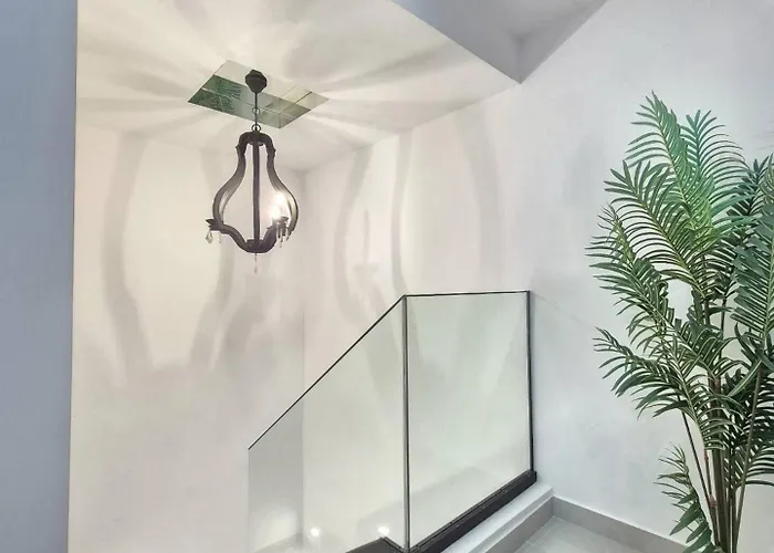 Happy Travel Renovated Duplex Daire Marbella