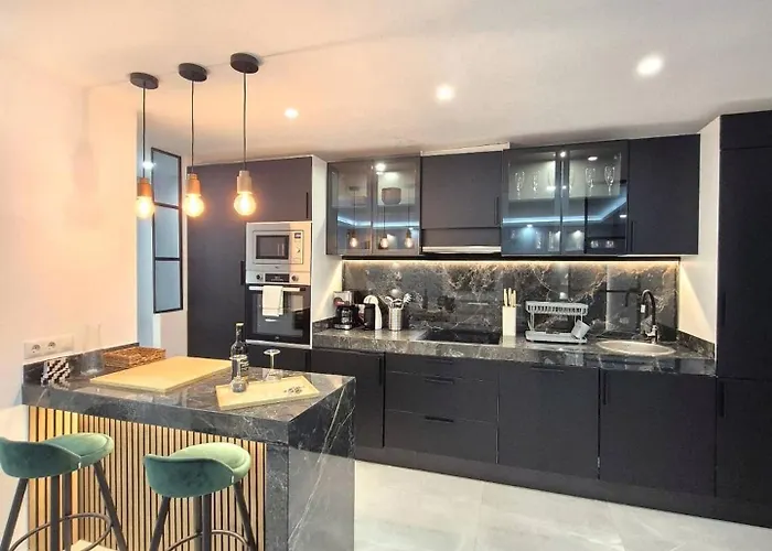 Happy Travel Renovated Duplex Marbella
